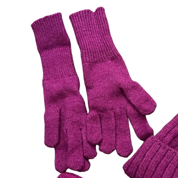 Zara | Like new Magenta ribbed knit hat/gloves/cowl set - Picture 7 of 8